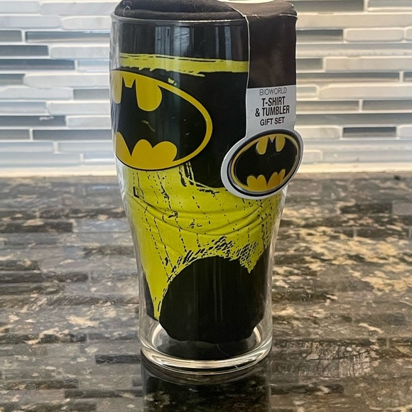 Other - Batman T-Shirt & Tumbler Set